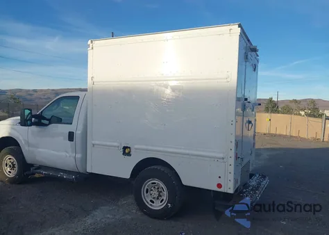 2015 Ford F-250 Xl z USA, uszkodzony, nr VIN 1FDBF2B60FED21631